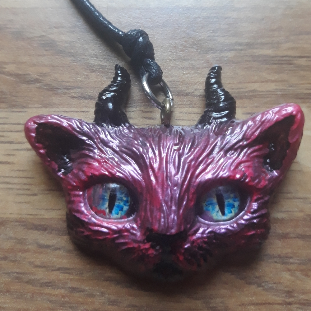 Horned kitty pendant red
